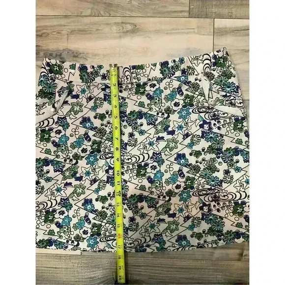Liz Golf Women’s Floral Skort w/side Zip Hook Eye Closure, has pockets Size 14 - Picture 8 of 9